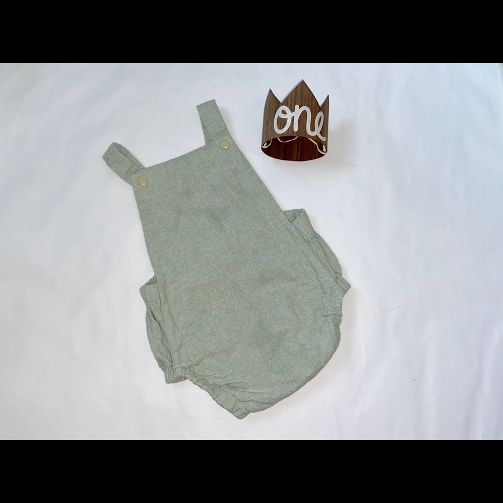 Linen romper and mini wooden crown Bundle